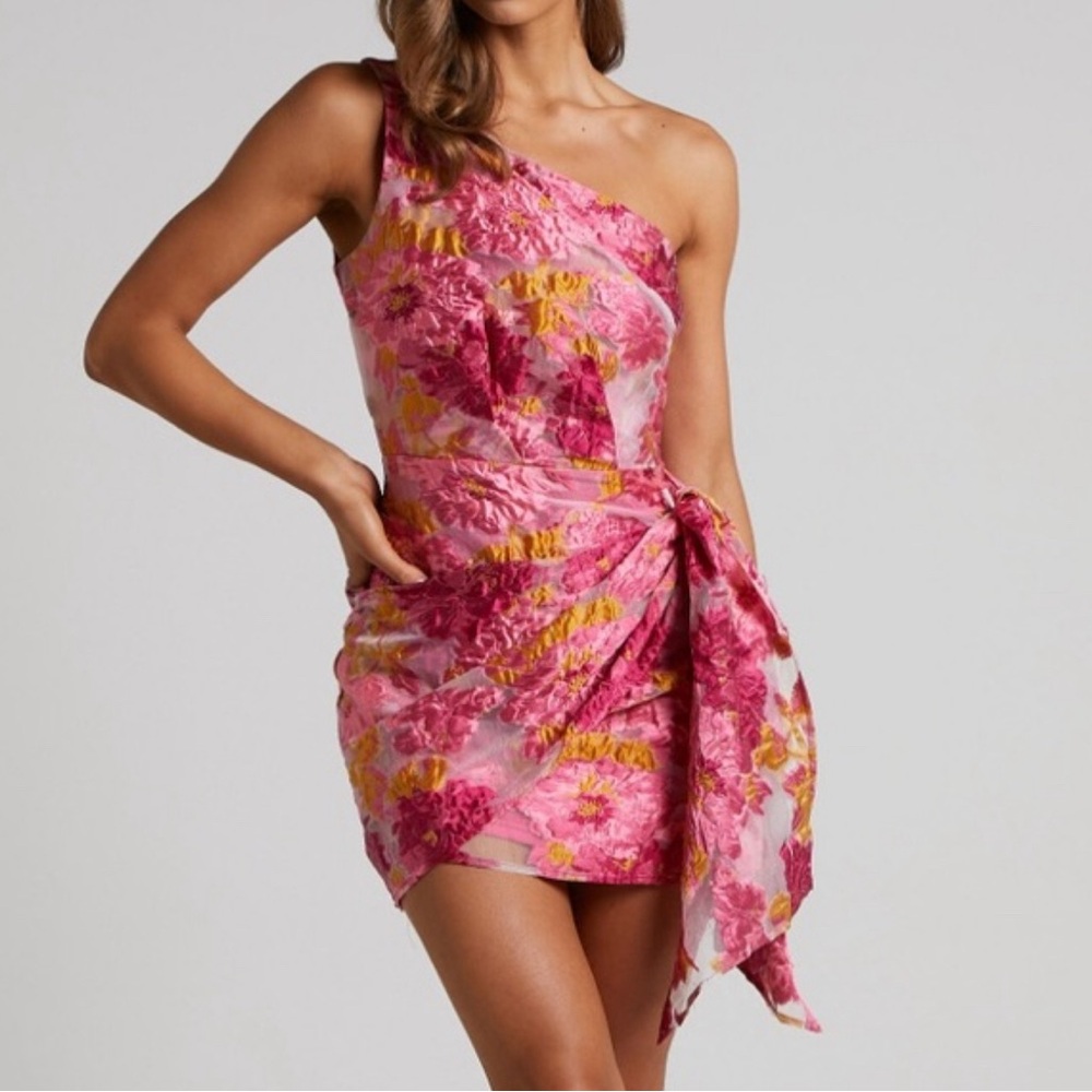 NWT Reverse one shoulder pink cocktail dress. Flattering! Wedding guest dress!